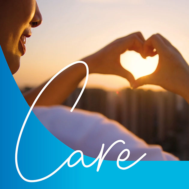 Person formt mit den Händen ein Herz vor der Sonne bei Sonnenuntergang, mit dem Schriftzug ‚Care‘ im Vordergrund.